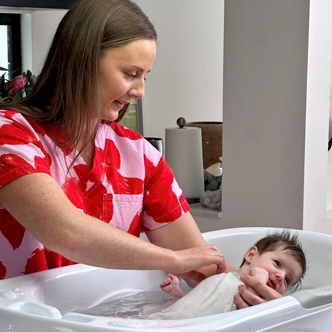 Why You Should Wait 24 Hours Before Bathing Your Newborn